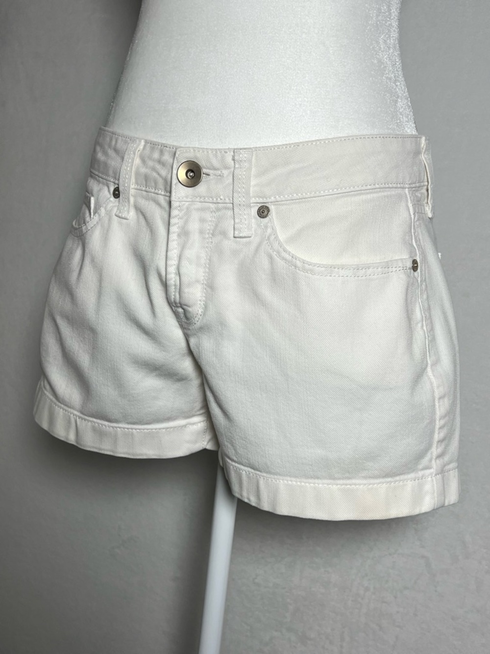 jcp White Cotton Blend Low Rise Shorts - size 4 - Picture 2 of 10